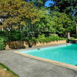 693123-pool2