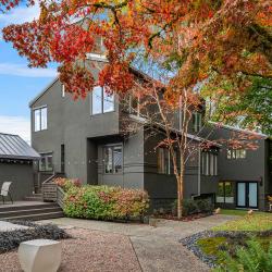 1615_39thAveE-15-2025-web